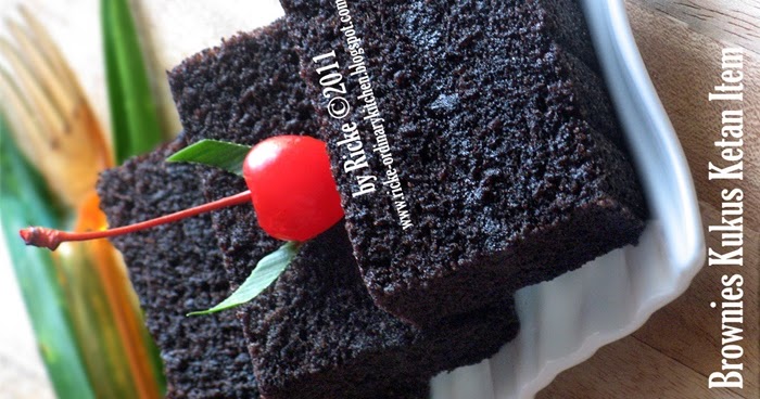 BROWNIES KUKUS KETAN HITAM ALA RICKE INDRIANI