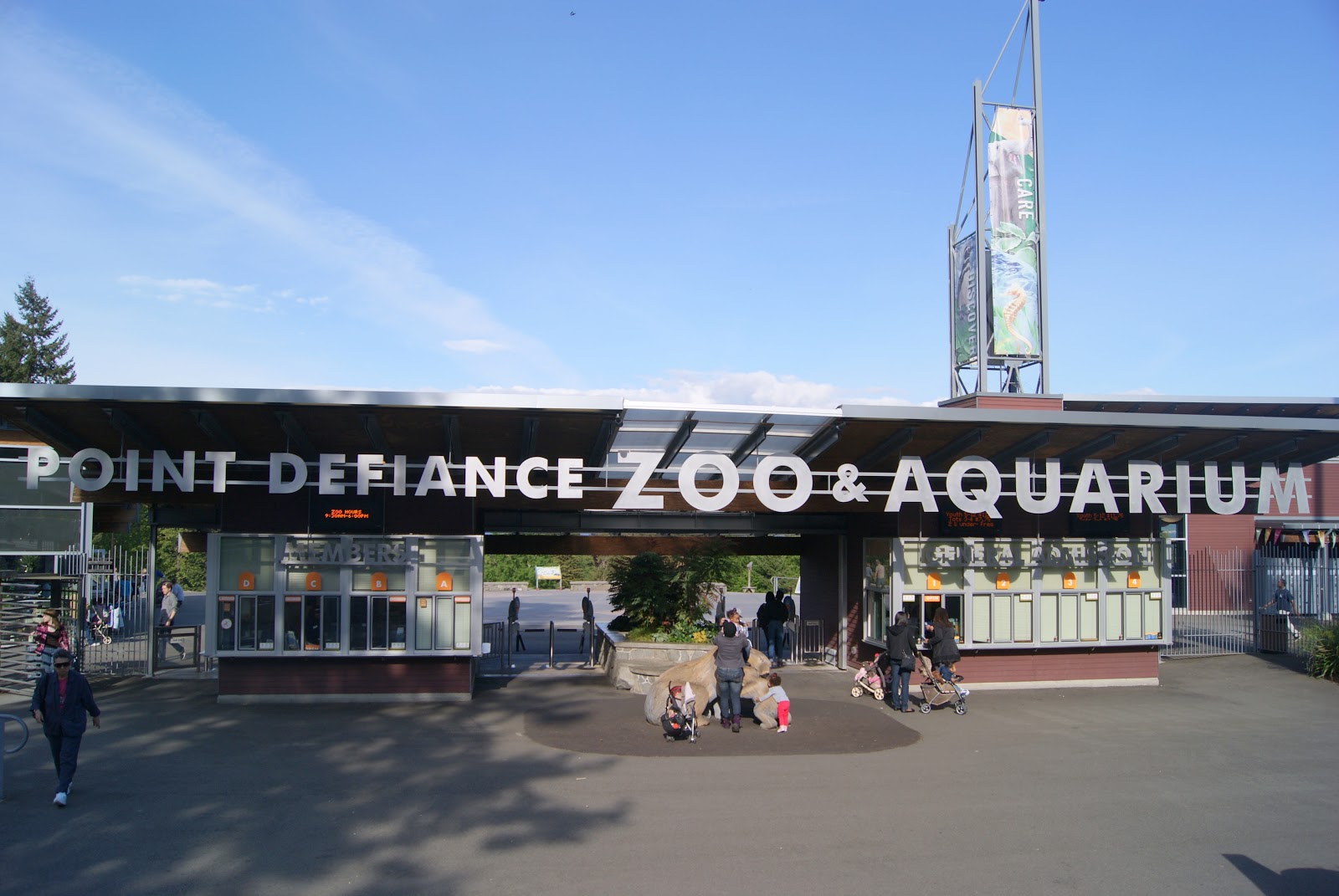 My Friendship with Food Point Defiance Zoo & Cake That Reminds Us of