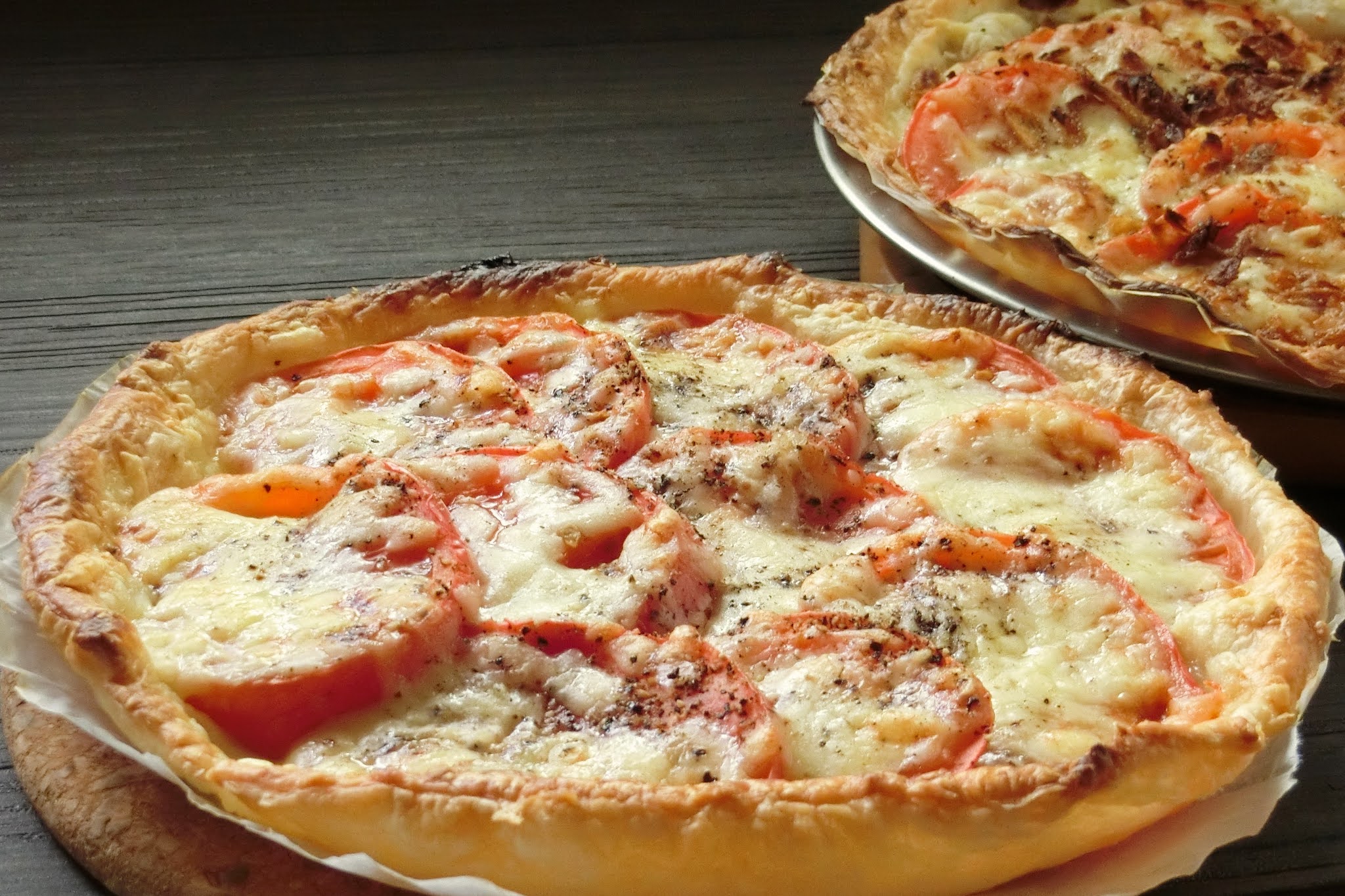 オーブントースターで焼くだけ！トマトのチーズタルト（タルトフランベ）のレシピ