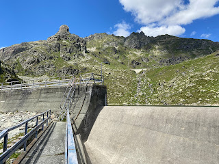 The dam at Lago Sucotto.