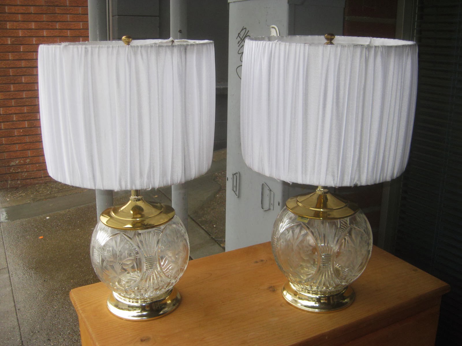 UHURU FURNITURE & COLLECTIBLES SOLD Pair of Short Lamps 55