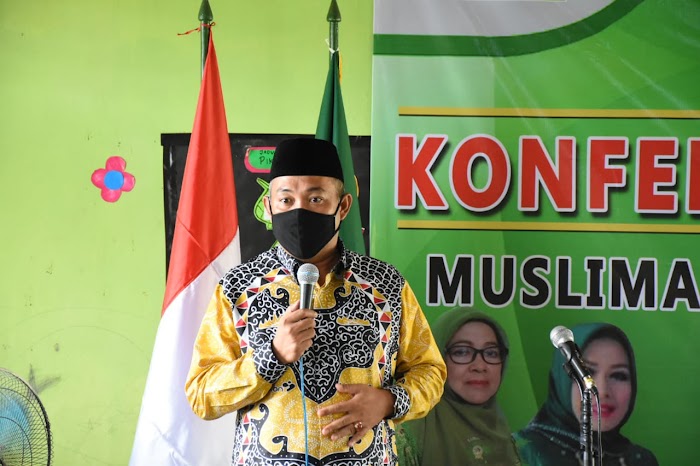 Secara Resmi Umar Ahmad,Sp Membuka Acara konferensi Cabang ke-lll Muslimat Nu Kabupaten Tulang Bawang Barat.