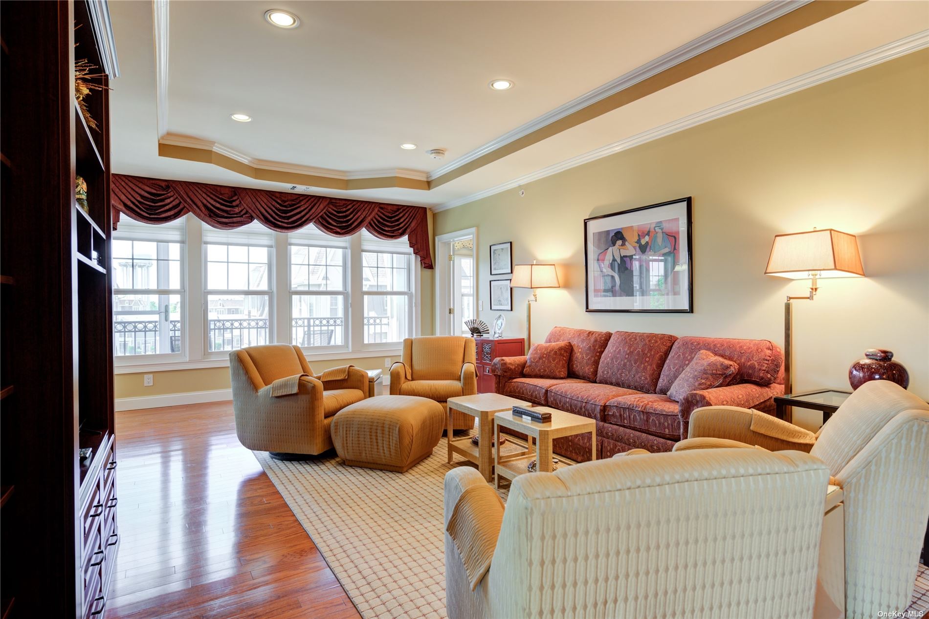 Meadowbrook Pointe Resales 606 Pacing Way, Westbury, NY, 11590