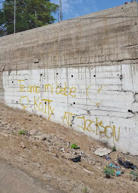 Bigheadtaco Com Complex Canvas For Corporate Graffiti Art