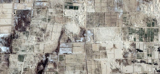 abstract composition of fields invaded by the white sand of the desert,abstract landscapes from the air from the deserts of Africa,mirage in the desert,Collection of Abstract Naturalism Munimara hallucination, dust, earth, view, picasso, dune, sand, arid, pollock, texture, wind, kandinsky, background, wild, dry, landscape, hot, miró, dalí, advertising design, different photos for advertisement, suggestive images for advertising, cultivating sand, nature imitating art, mirage of water between the dunes, aerial photos, water and wind erosion, artistic representation, different ideas for advertising, design for artists., land from the air, stone art, fantasy forms of stone and colors in the desert, aerial, circles, abstract, surreal, art, land, abstract lines, agricultural circles, abstract expressionism, agricultural production, parallel lines, fields in the desert, food producers, agricultural structures in the desert, round structures, abstract background,