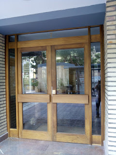 Restauración de puertas comunitarias de madera en Zaragoza - Carpintero Zaragoza