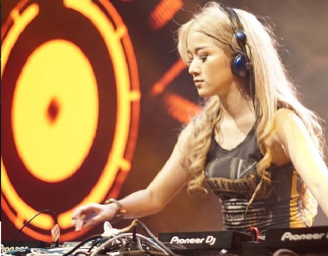 Daftar Dj Wanita Indonesia Paling Hot Dan Seksi Serta Foto Buat Kagum Netizen Melihat Live Mereka Daftar Dj Wanita Indonesia Paling Hot Dan Seksi Serta Foto Buat Kagum Netizen Melihat Live Mereka