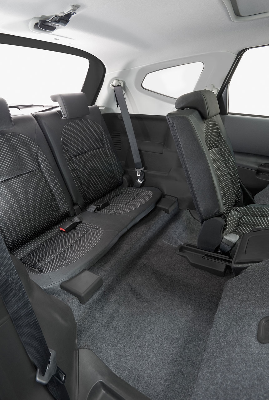 Nissan qashqai 7 seater interior