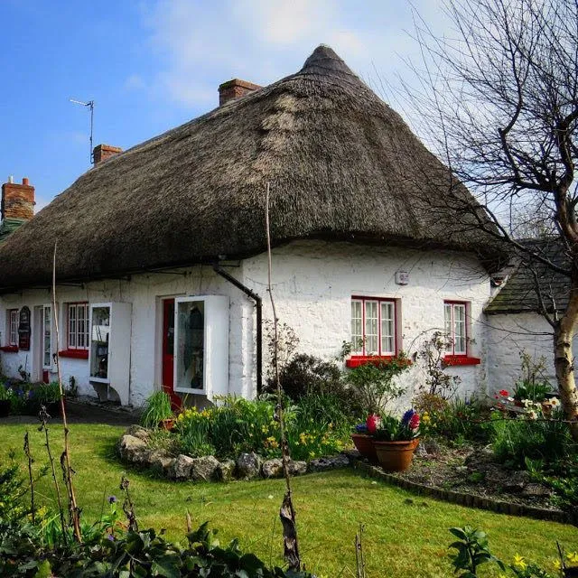 5 of the Best Places to Stop on a Dublin to Dingle Road Trip Sidewalk