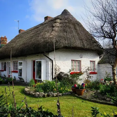 Road Trip Pit Stops between Dublin and Dingle - Thatched Cottage in Adare