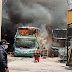 Trujillo: incendio en taller mecánico en La Rinconada reduce a cenizas dos buses