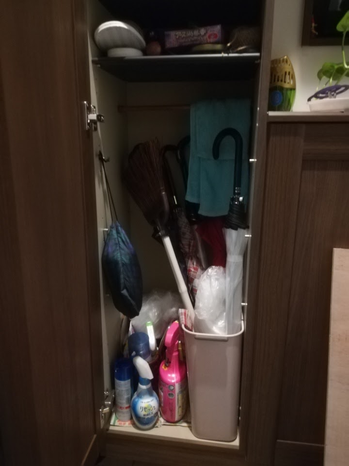 空間を節約する。下駄箱に棚をDIY