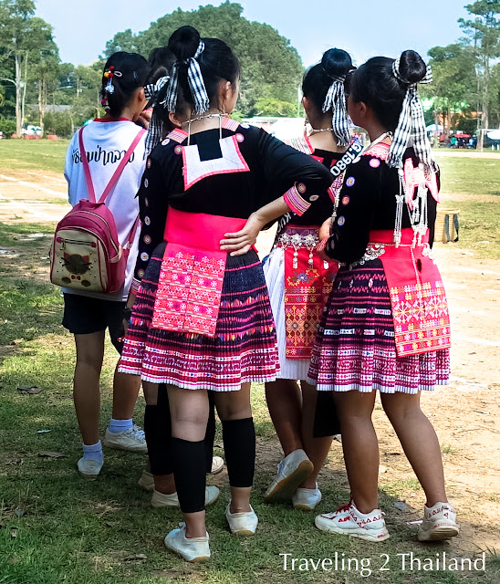 Gossiping in Pha Klang, Nan province Traveling in Thailand