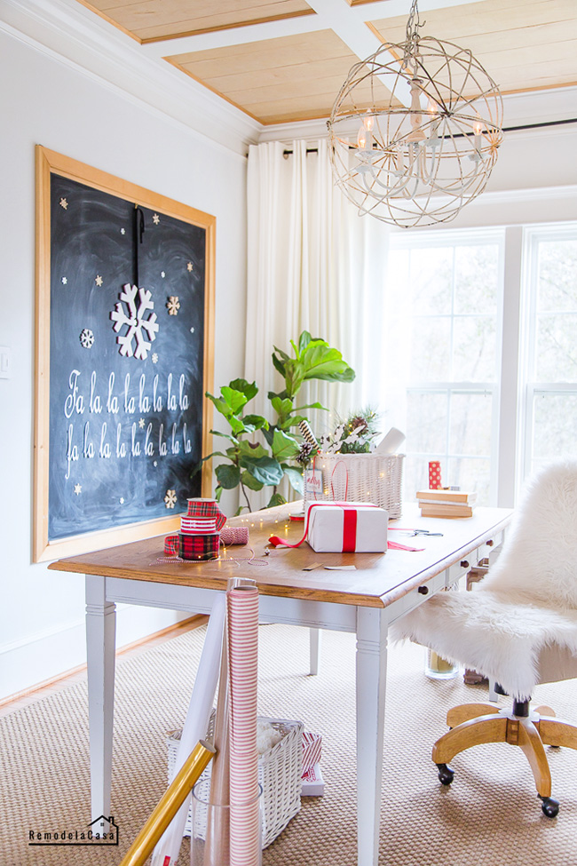Home Office Decorated For Christmas Remodelando la Casa