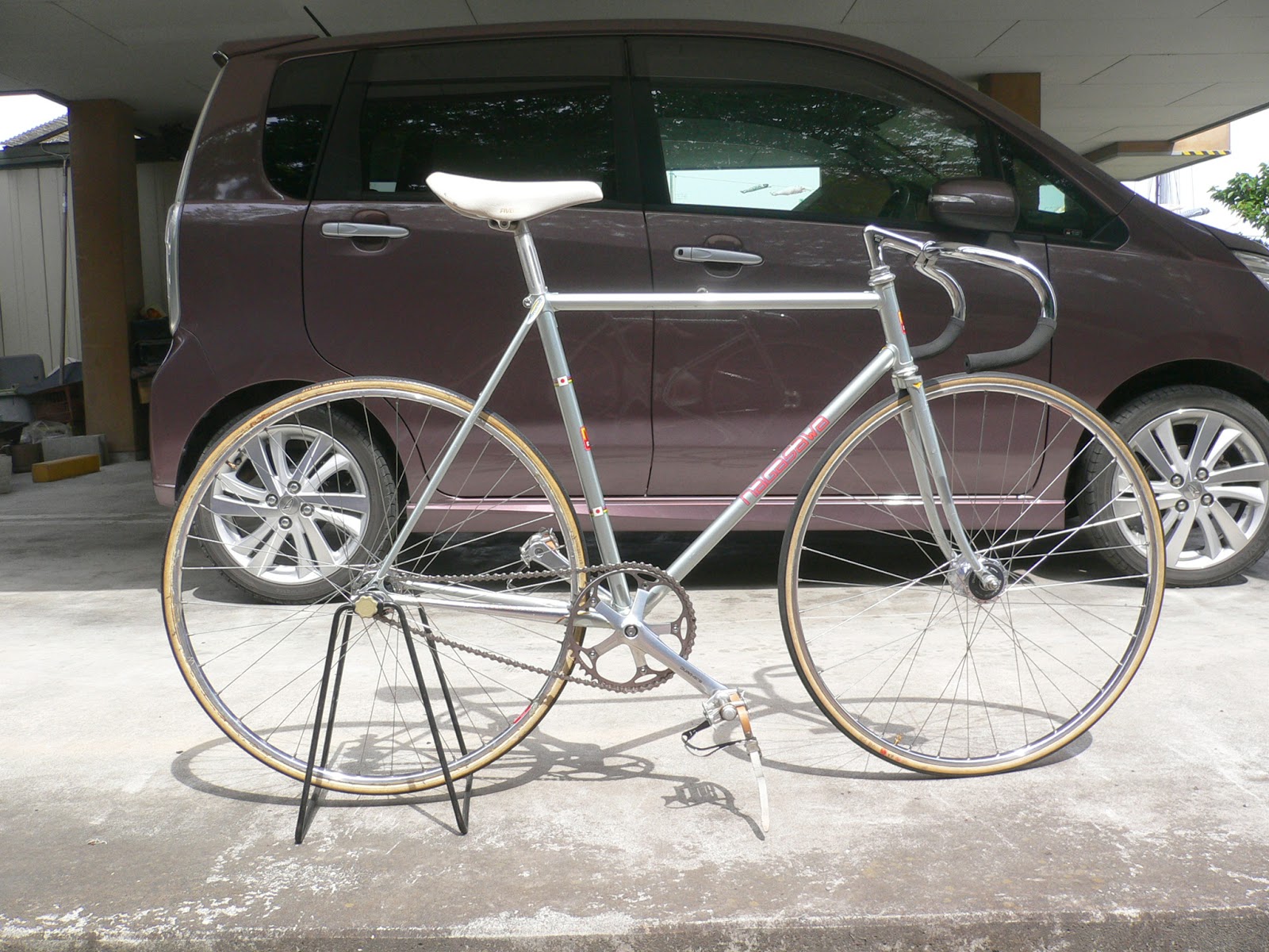 njs track frame