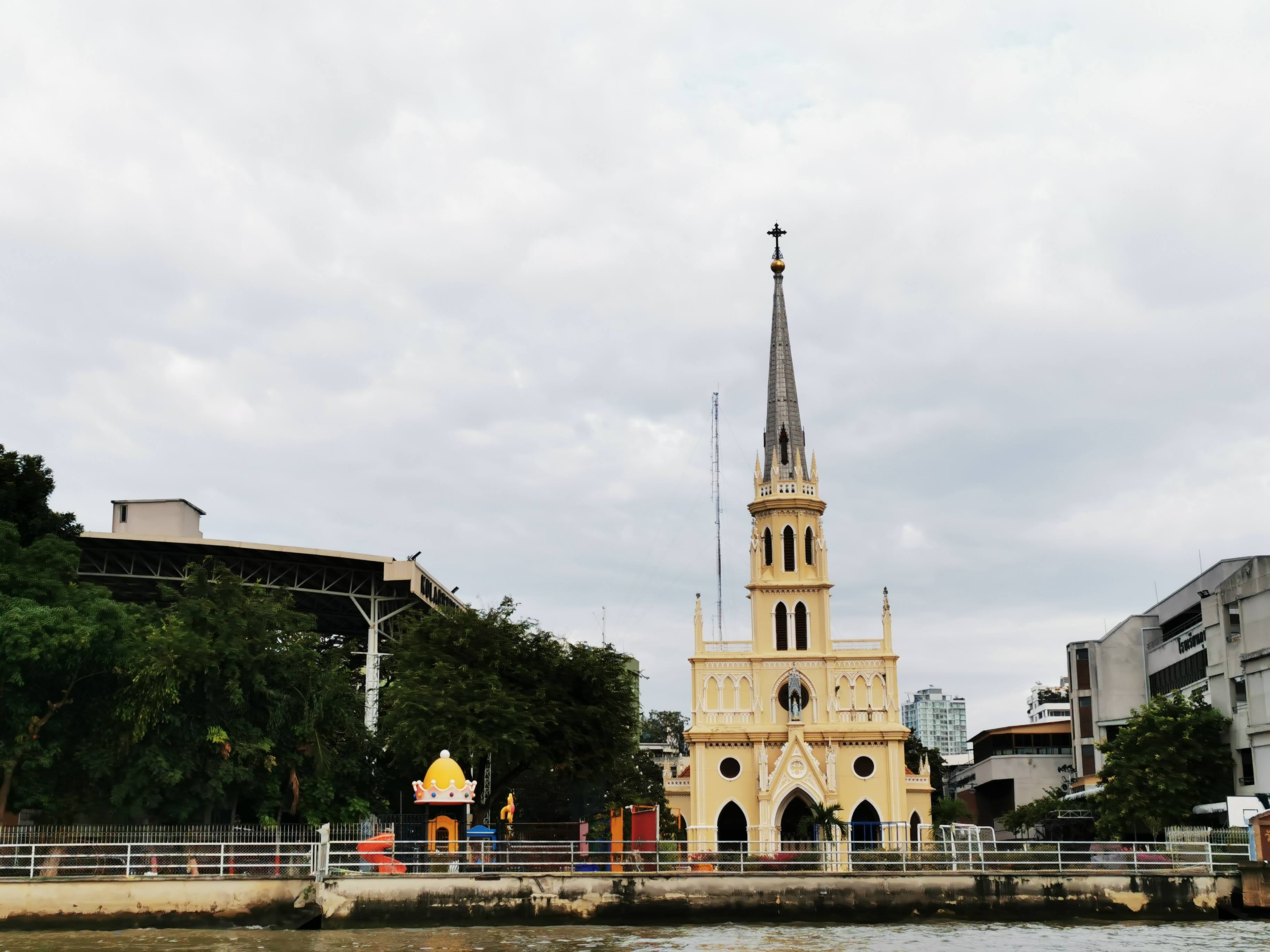 สถานที่ท่องเที่ยว: นั่งเรือล่องแม่น้ำเจ้าพระยา ยามค่ำคืน สถานที่ท่องเที่ยว: นั่งเรือล่องแม่น้ำเจ้าพระยา ยามค่ำคืน