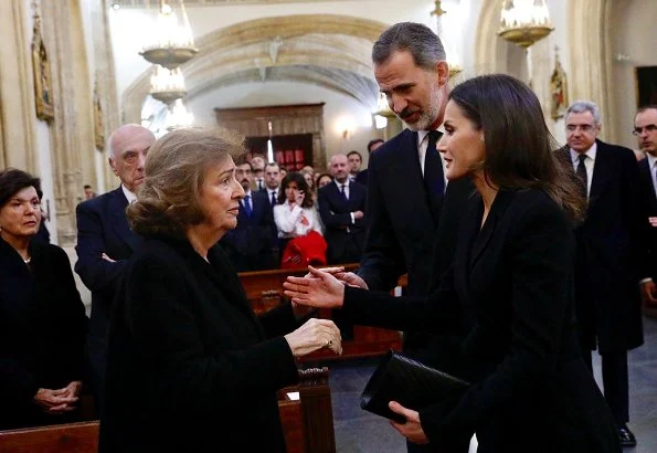 Queen Letizia wore Carolina Herrera black a-line belted coat, Gold And Roses double daga earrings