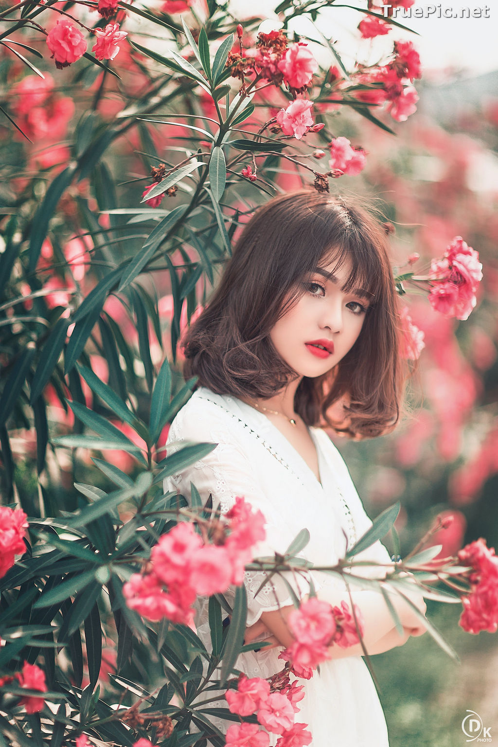 Image Vietnamese Model - Young Pretty Girl in White Dress and Flower Fence - TruePic.net - Picture-14