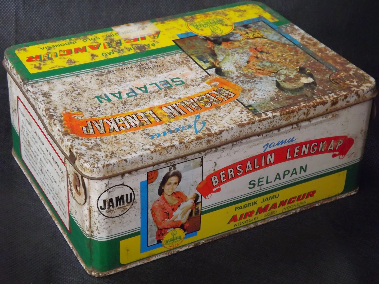 Cahyoes Antique Gallery: Kaleng Jamu Air Mancur