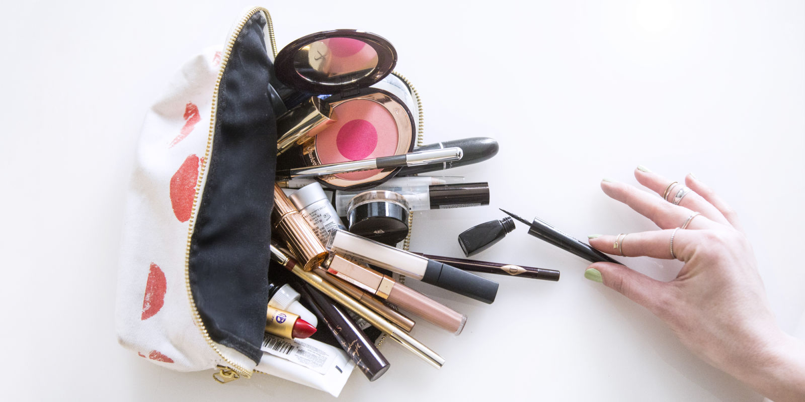HOW TO BRING MAKEUP OR COSMETICS IN CARRYON LUGGAGE