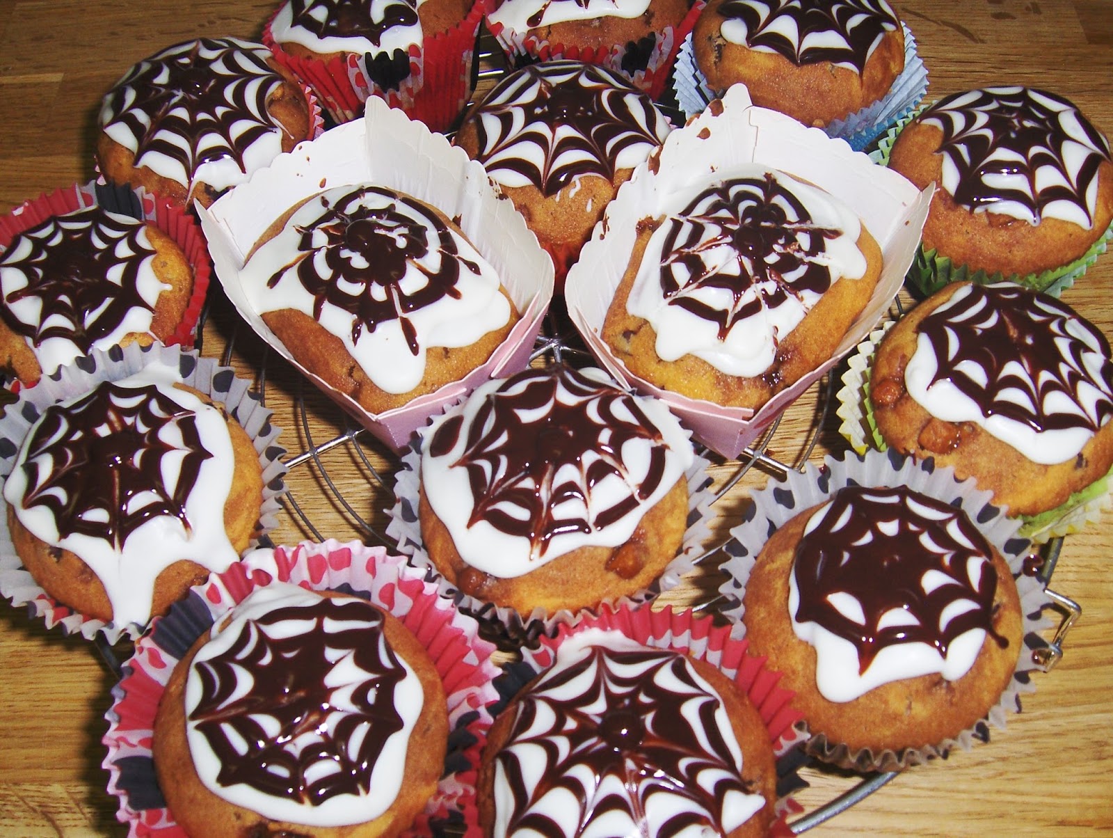 Lilian&amp;#39;s Baking Inspiration: Schokoladen-Muffins mit Spinnennetz