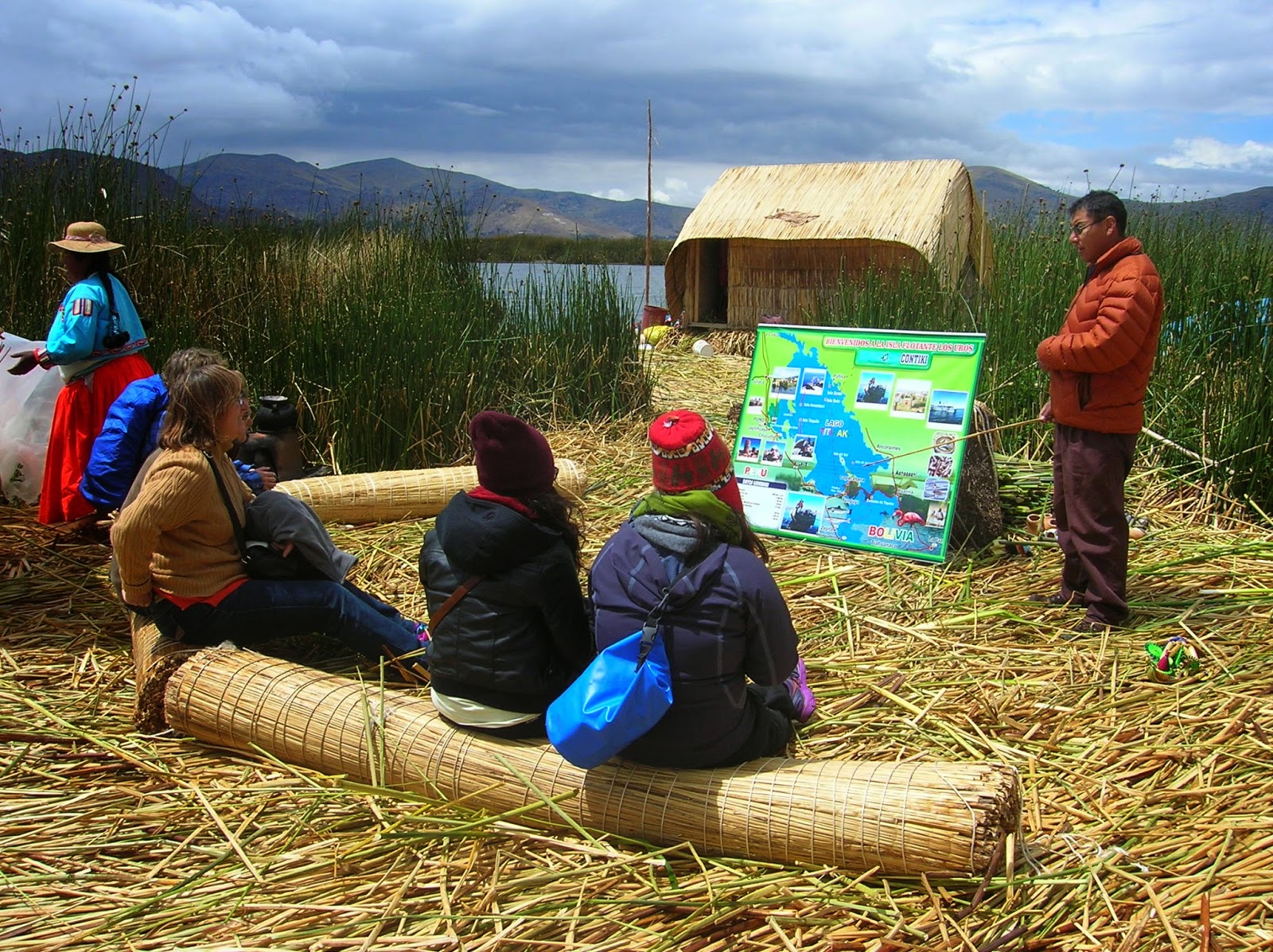 Visita a Isla de los Uros, Puno, Perú, La vuelta al mundo de Asun y Ricardo, round the world, mundoporlibre.com