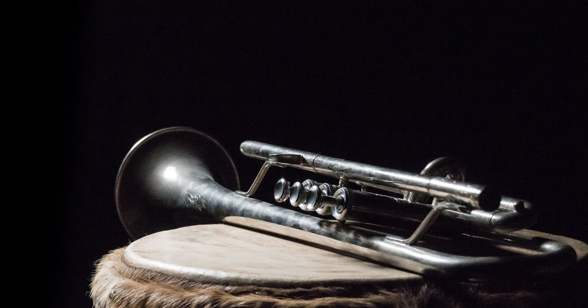 Wallpaper: Trumpet