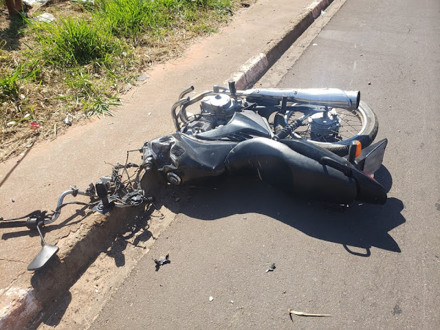 Motociclista perde o controle da direção bate em poste e morre em acidente Pres Prudente Motociclista perde o controle da direção bate em poste e morre em acidente Pres Prudente