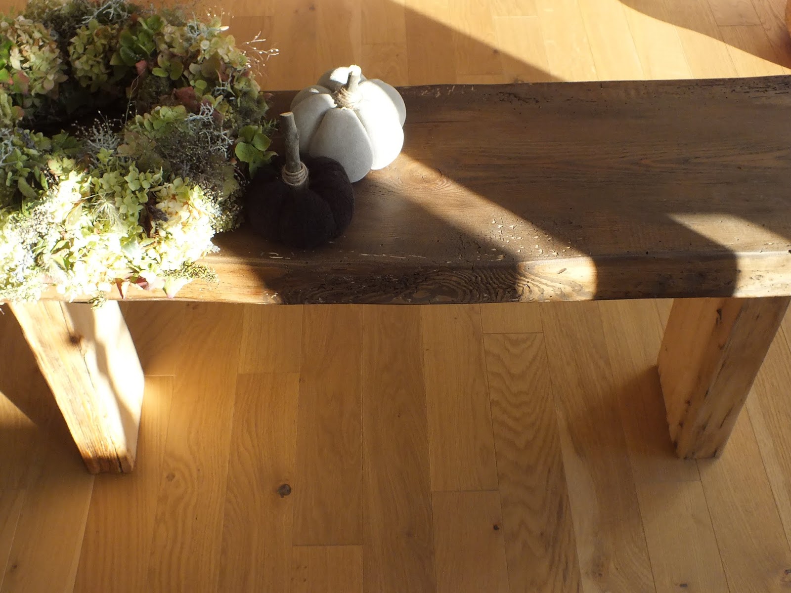 Karinas Paradies: Eine selbstgebaute Holzbank