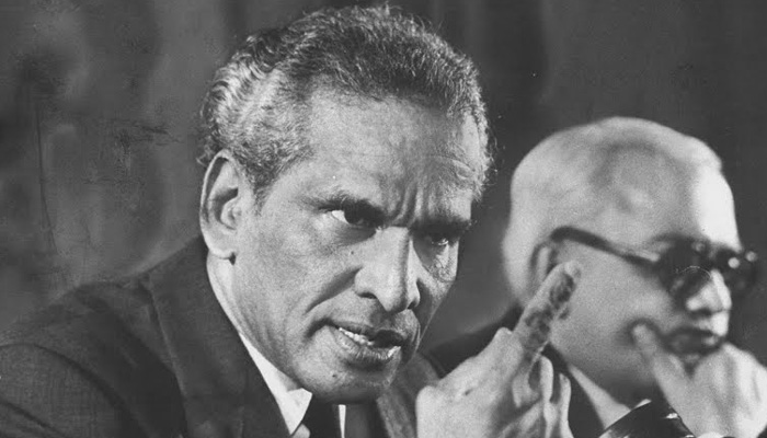 VK Menon, Pandit Jawaharlal Nehru, Vengalil Krishnan Krishna Menon, VK Menon in marathi, vk krishna menon information in marathi, vk krishna menon longest speech, vk krishna menon biography, पंडित जवाहरलाल नेहरू, वि के मेनन