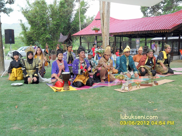 Berbusana Pahlawan Melayu di Ladang Alam Warisan.