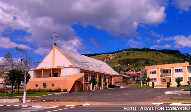 A atual sede da paróquia do Navio