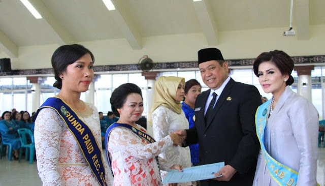 Bupati Dairi Lantik Pengurus Tim Penggerak PKK Dairi dan Bunda PAUD Kecamatan