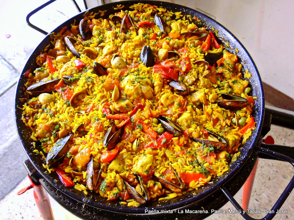 COCINALEROS PAELLA GRAN TAMAÑO. 200 personas.