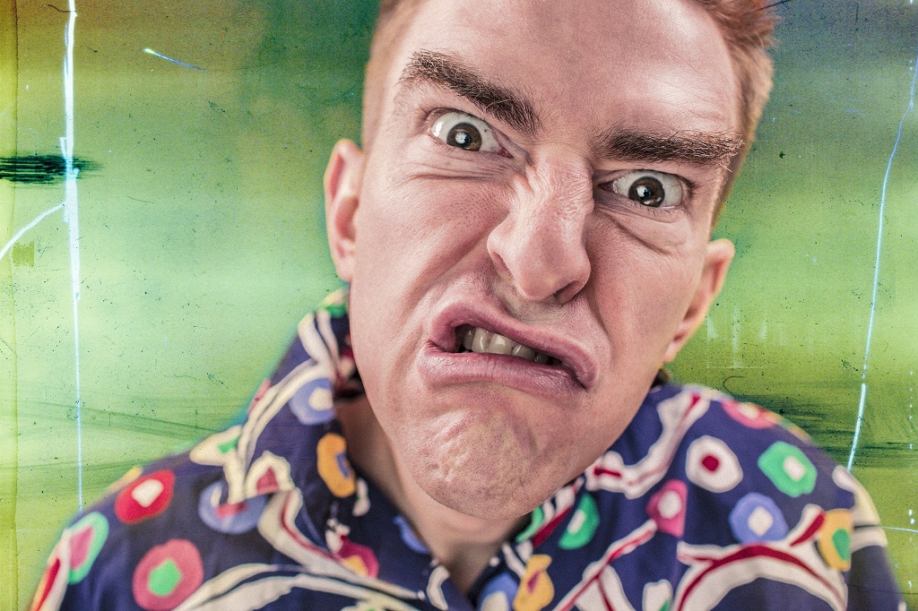 "Throw a wobbler" nghĩa là gì?