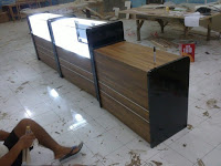 Etalase Display Toko Roti Sekaligus Penghangat – Furniture Semarang