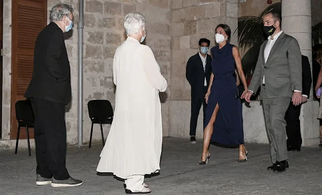 Queen Letizia wore a new blue navy silk sleeveless top and skirt. Magrit gold metallic pumps, Coolook earrings