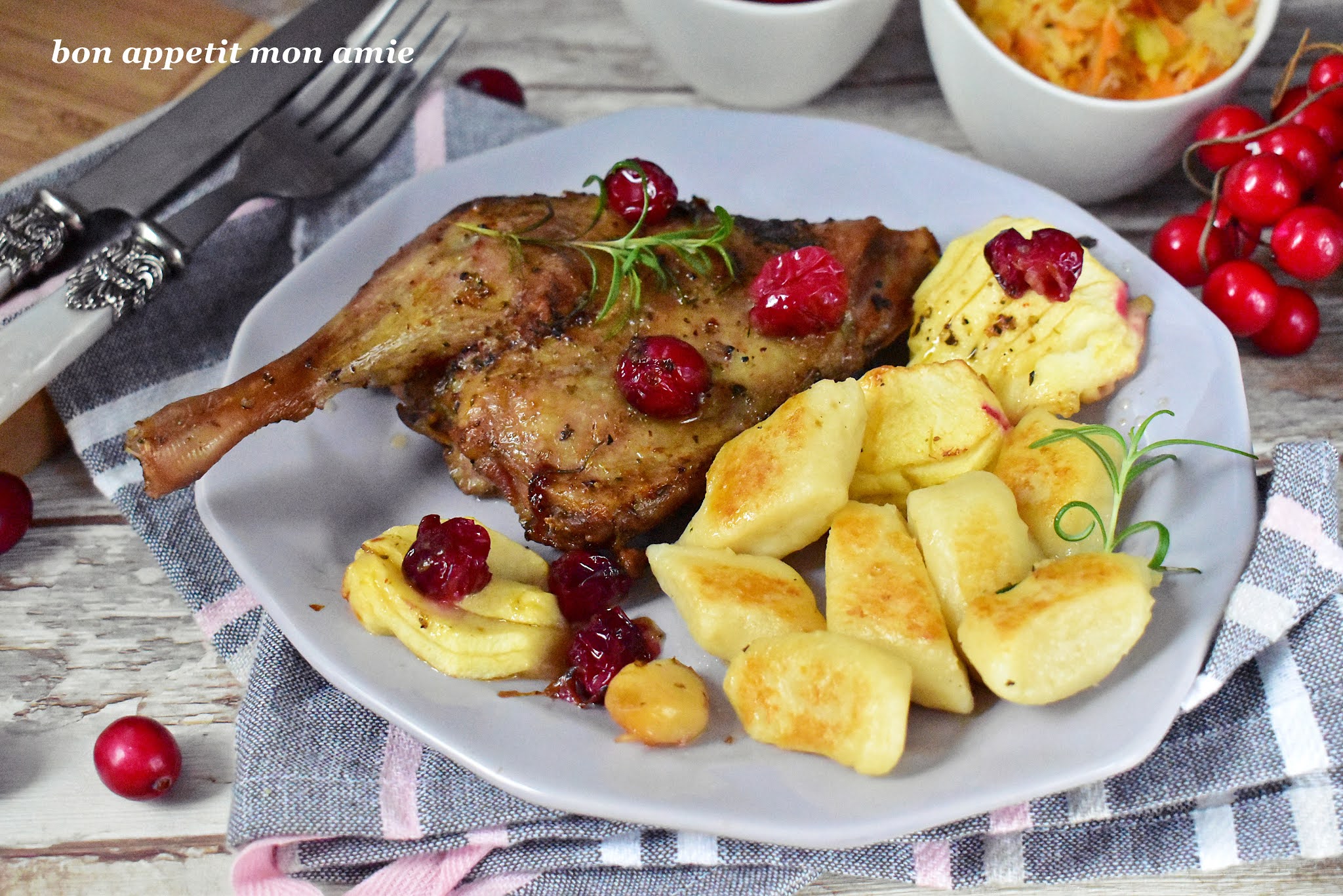 Bon appetit mon amie Pieczone udko z kaczki z sosem żurawinowym