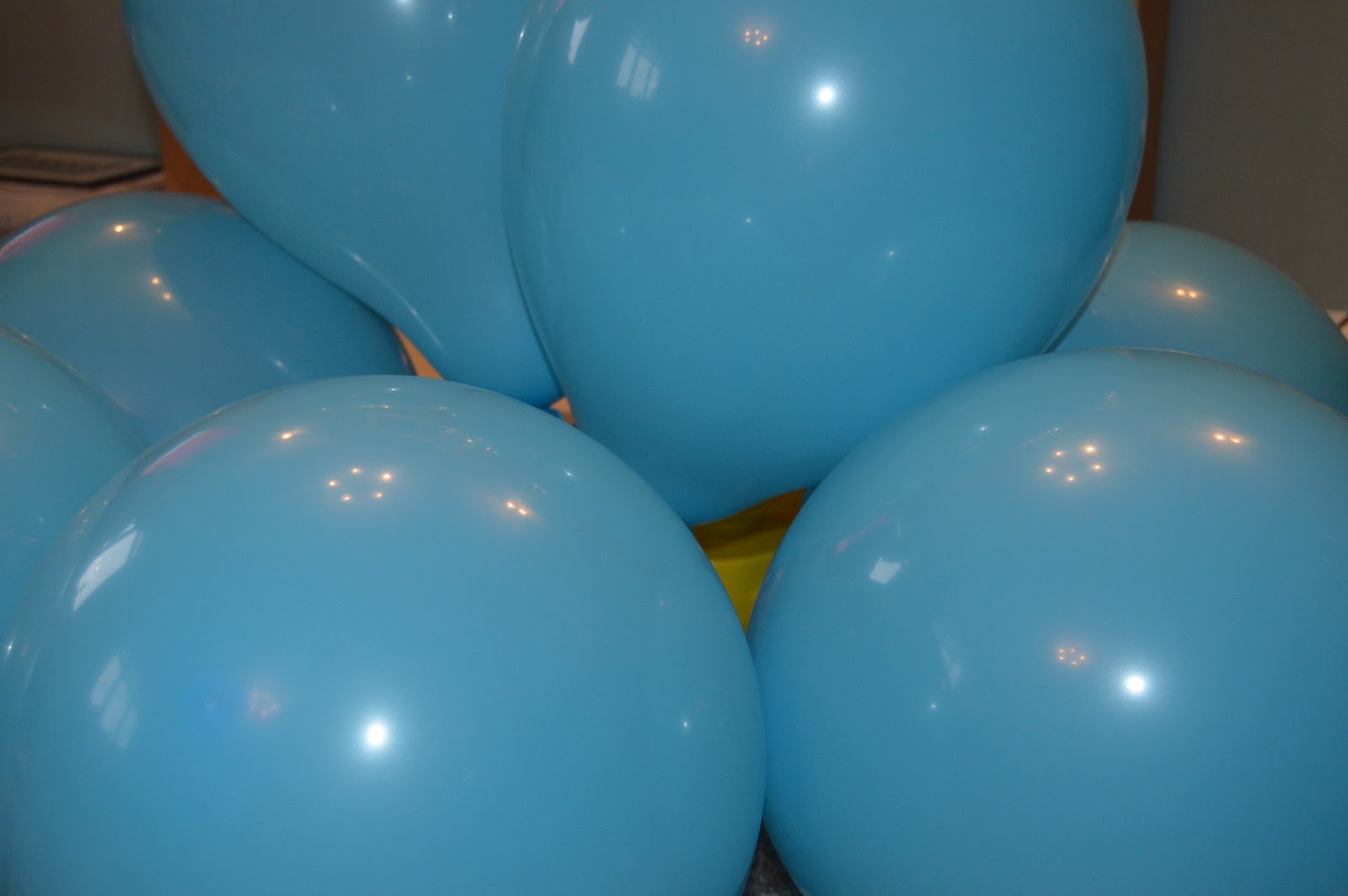 Playdays and Runways: Bunch O Balloons Party Pump and Balloons