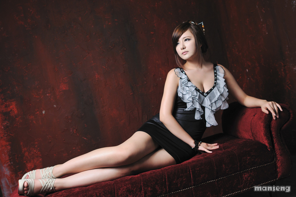 Ryu Ji Hye Sexy In Black Dress Girls Idols Wallpapers