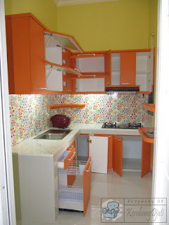 Kitchen Set Dan Rak TV Warna Oranye  - Furniture Semarang