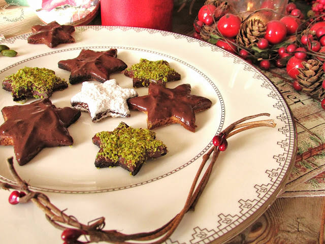 polvere di stelle per festeggiare un natale così speciale... biscotti con cioccolato e pistacchi
