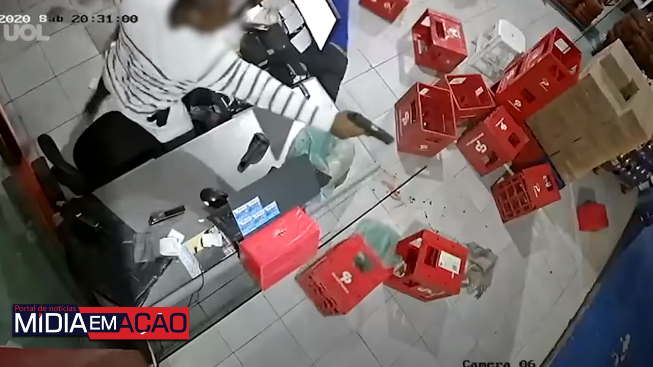 Dono de mercadinho reage a assalto e mata bandido a tiros em Maceió; veja vídeo