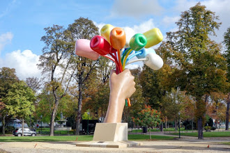 Paris : Bouquet of Tulips de Jeff Koons, controverse artistique sur les Champs Elysées, entre le Petit Palais et la Concorde - VIIIème