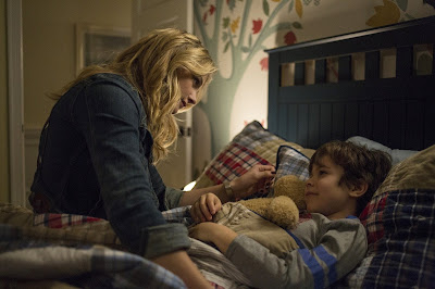 Chloe Grace Moretz and Zackary Arthur in The 5th Wave