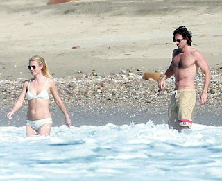 The pretty brunette, Gwyneth Paltrow, 43, has decided to spent quality time with boyfriend, Brad Falchuk, 44, at the shoreline in Mexico on Friday, January 15, 2016 in a white string bikini.