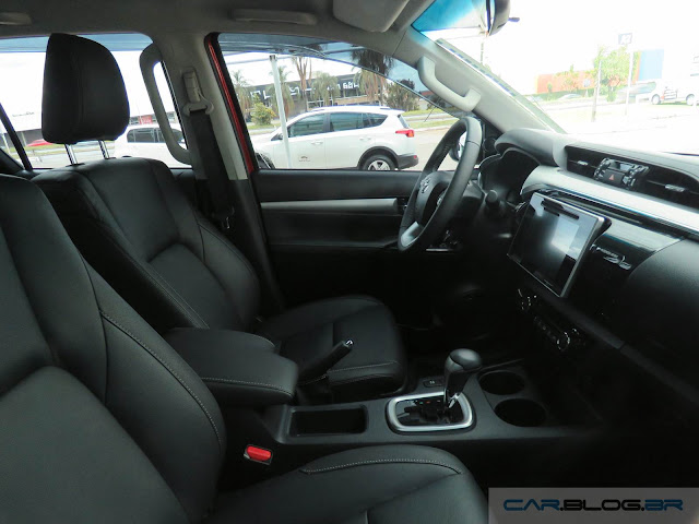  Toyota Hilux SRX A/T 2016 - espaço dianteiro