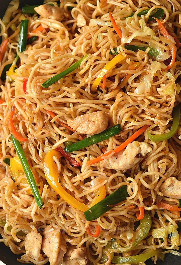crispy chow mein noodles served with easy chow mein sauce and chicken