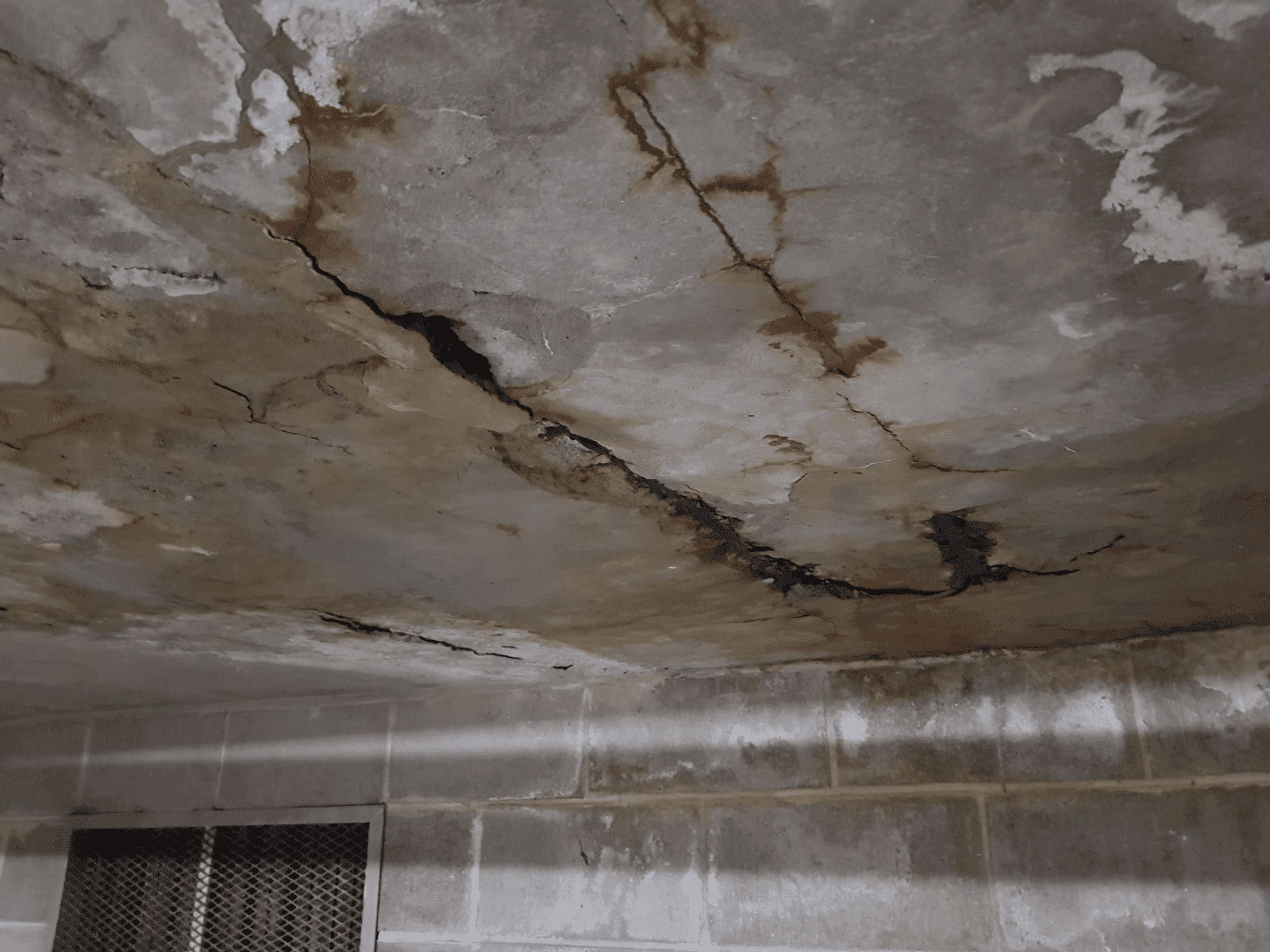 How to Repair Concrete Roof Leakage?