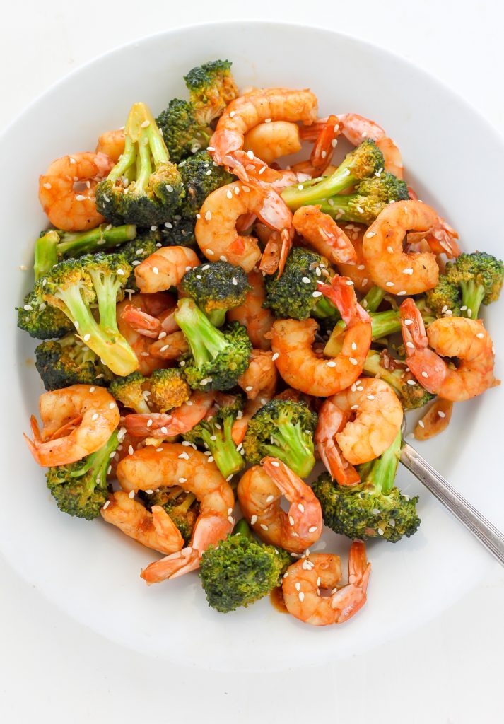 20-Minute Skinny Sriracha Shrimp and Broccoli - Plump shrimp and crunchy broccoli are cooked in a delicious sriracha soy sauce. A quick and easy meal you're sure to love!